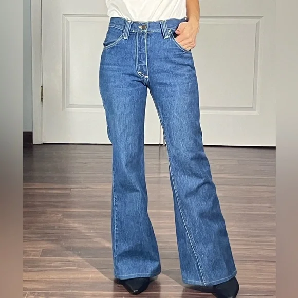 Vintage Lee bell bottom jeans - Picture 2 of 15